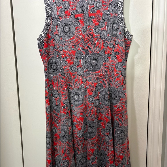 Floral Sleeveless Dress - Red and Gray - Picture 5 of 6